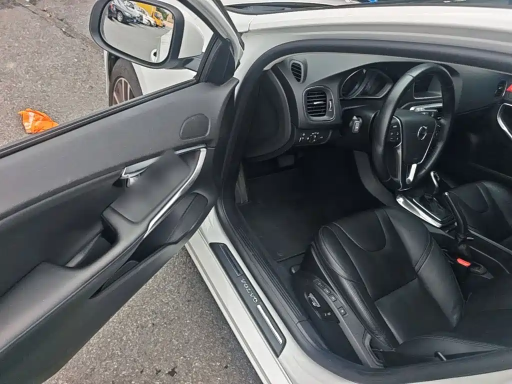 Volvo V40 — миниатюра 16