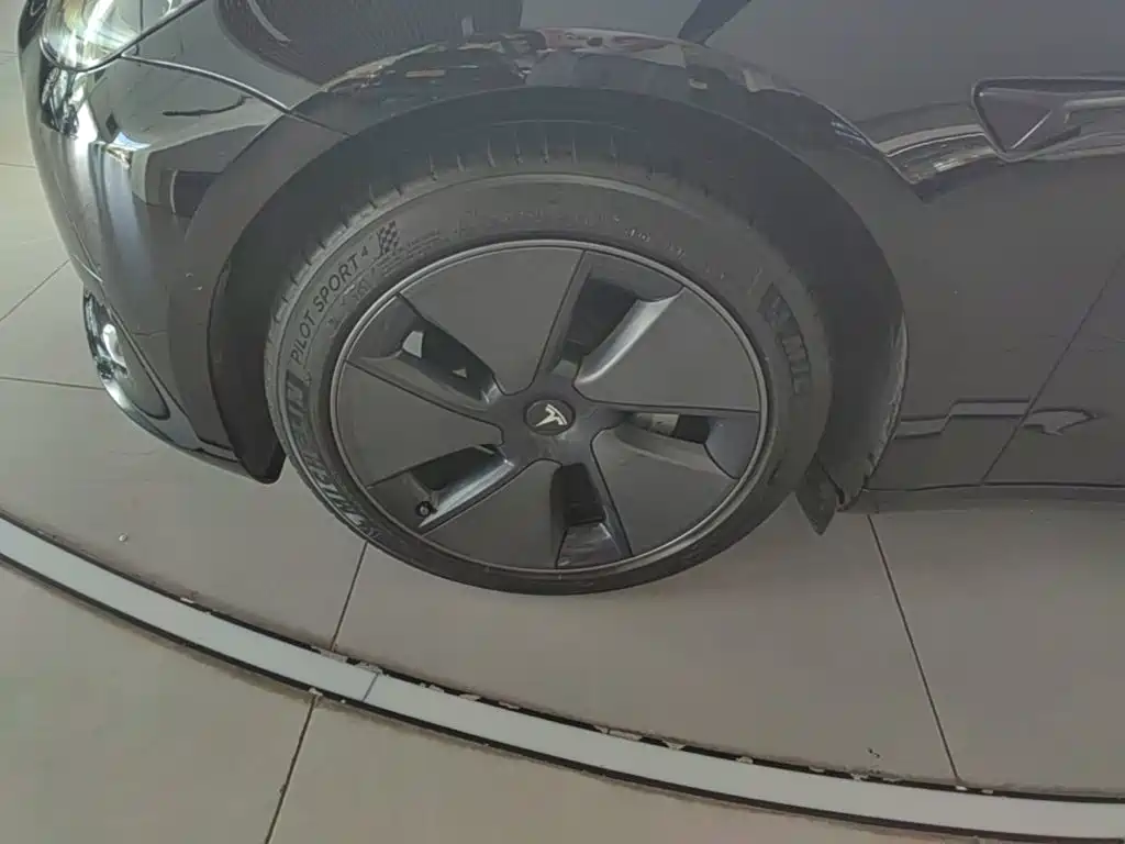 Tesla Model 3 — миниатюра 23