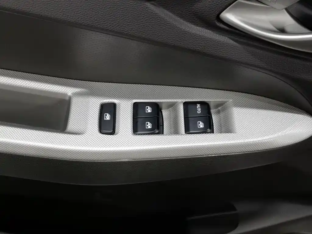 Wuling Hongguang — миниатюра 9