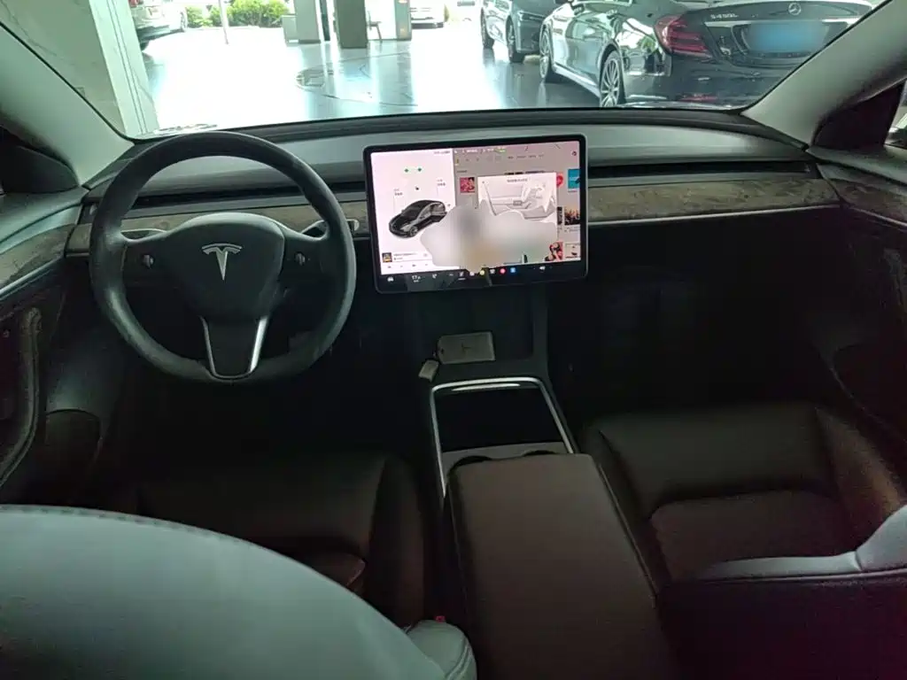 Tesla Model 3 — миниатюра 10