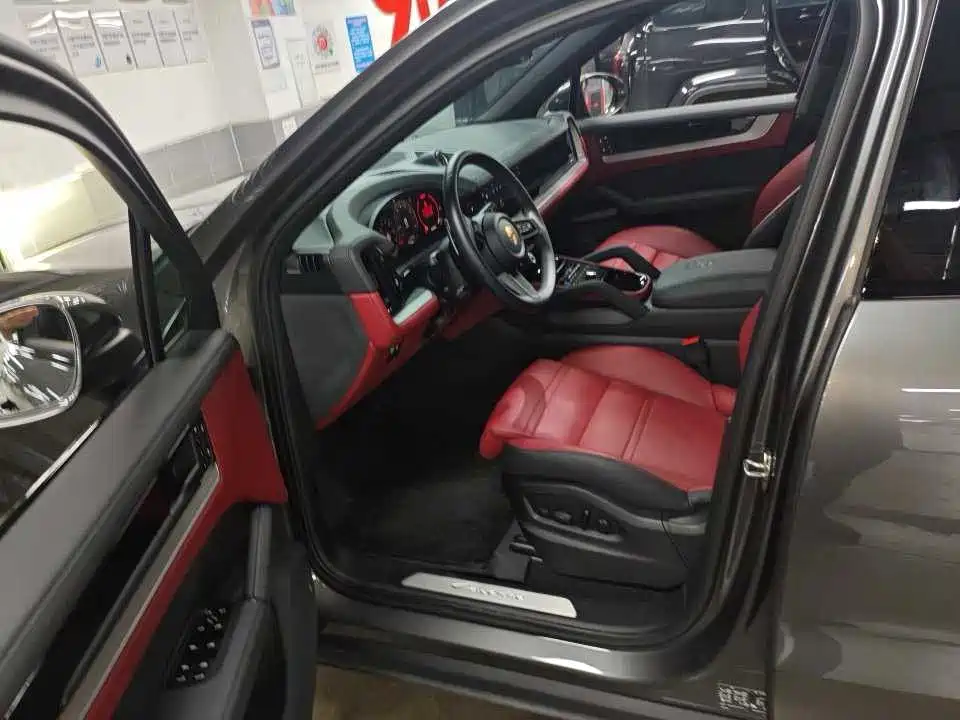 Porsche Cayenne — миниатюра 5