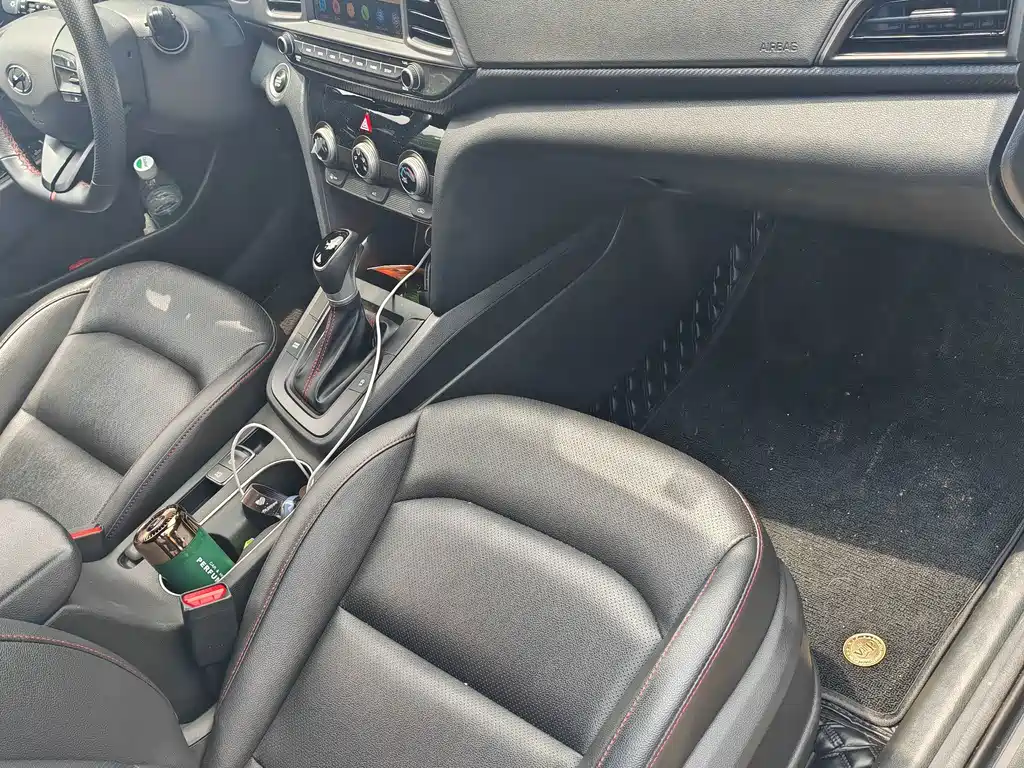 Hyundai Elantra — миниатюра 10