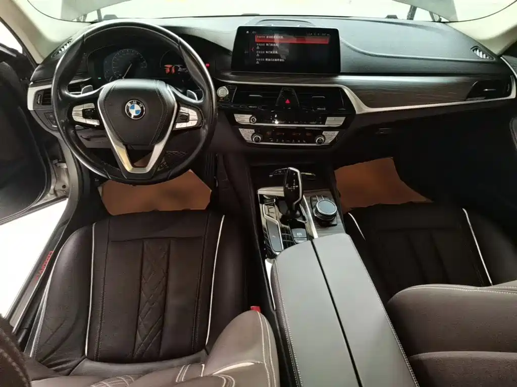 BMW 5 Series — миниатюра 10