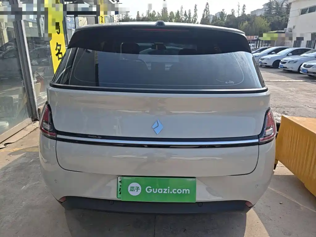 Baojun Yunduo — миниатюра 6