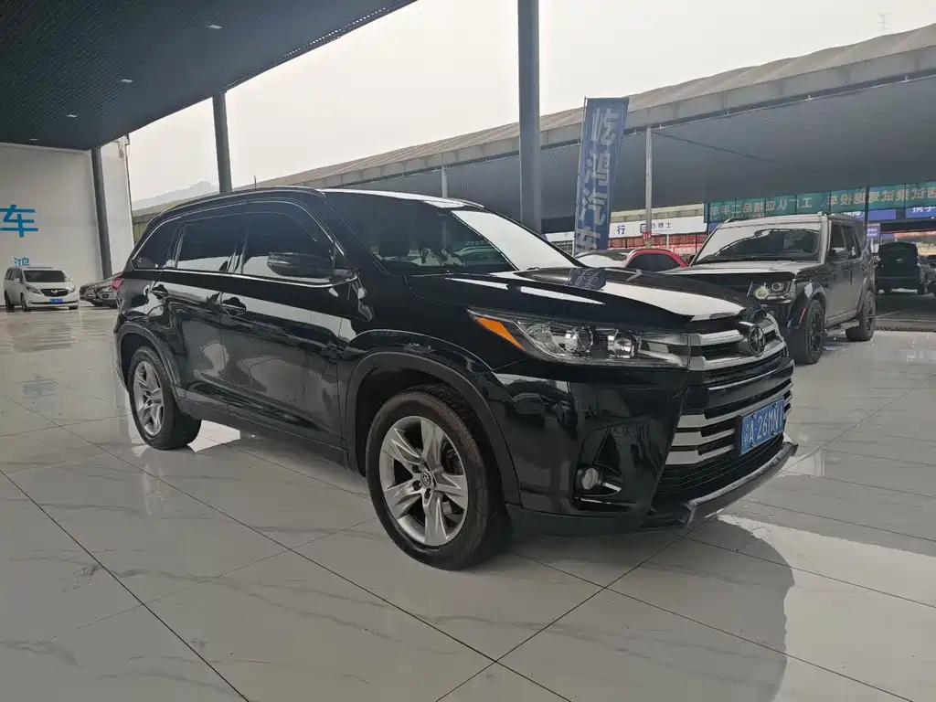 TOYOTA HIGHLANDER