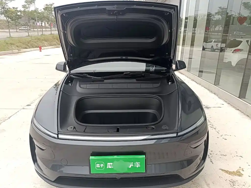 Tesla Model Y — миниатюра 20