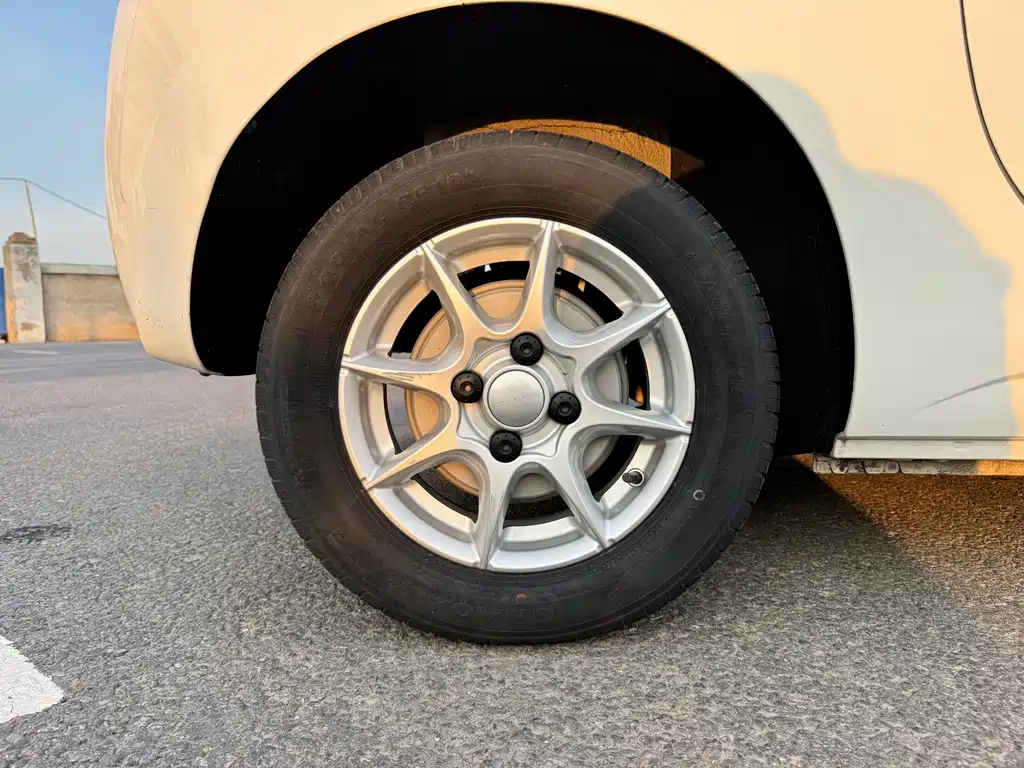 Roewe Clever — миниатюра 13