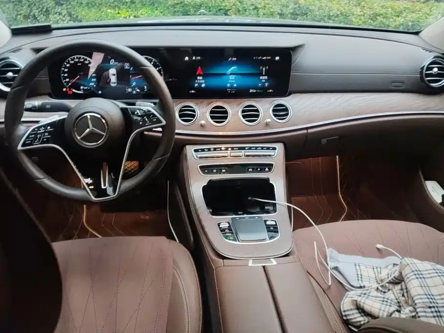 Mercedes-Benz E-Class — миниатюра 12