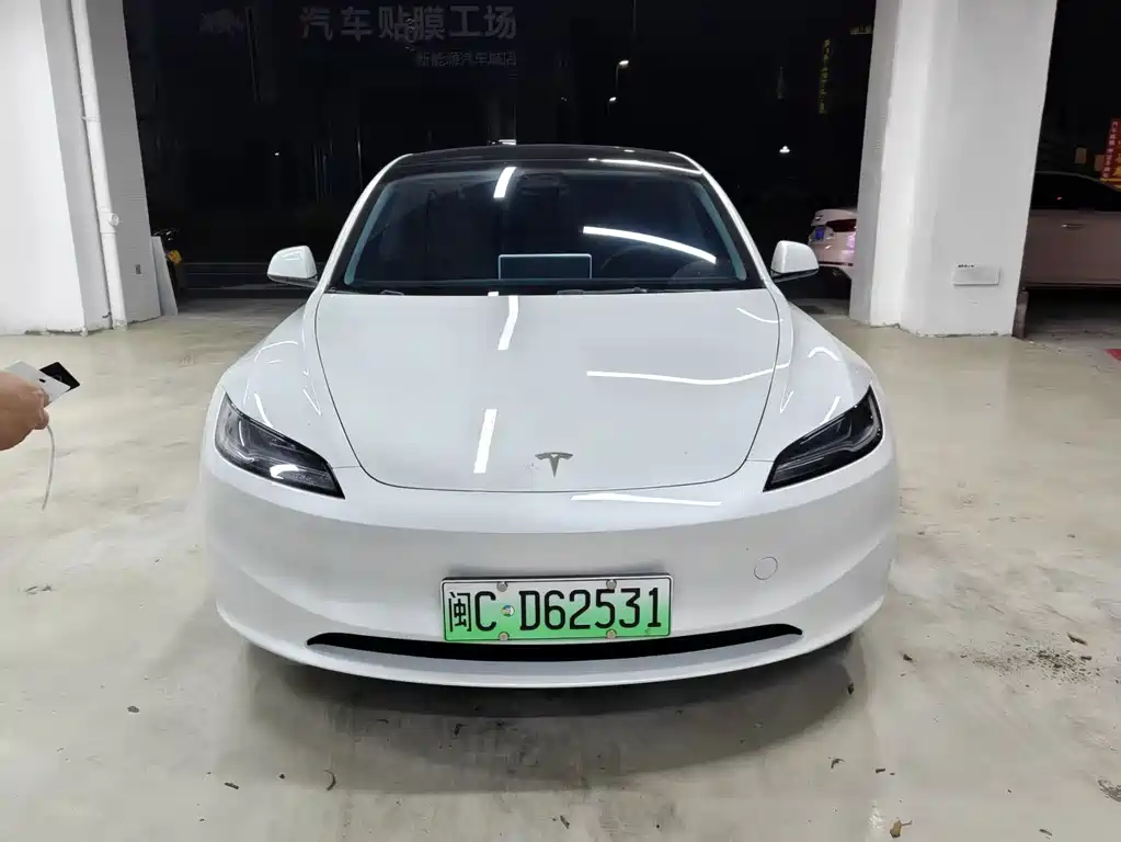 Tesla Model 3 — миниатюра 2