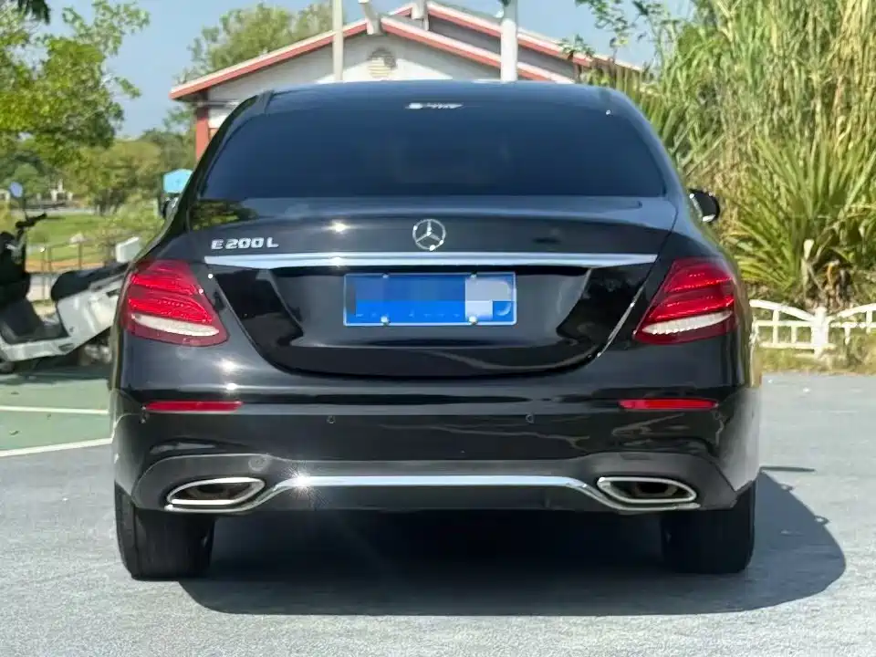 Mercedes-Benz E-Class — миниатюра 6