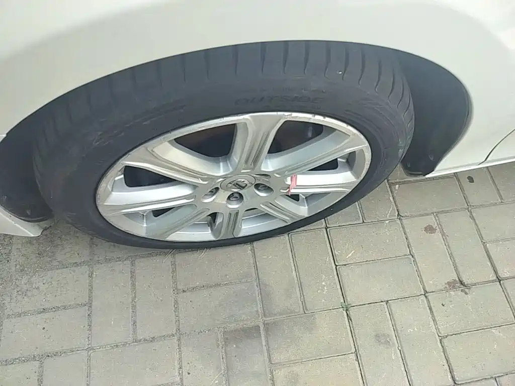 Volvo V40 — миниатюра 23