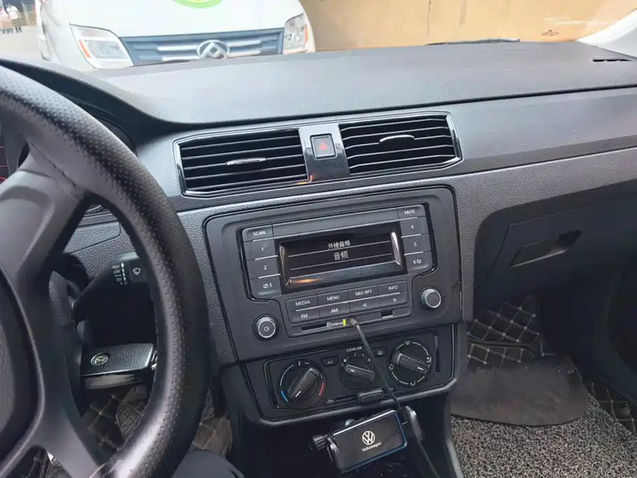 Volkswagen Santana — миниатюра 13