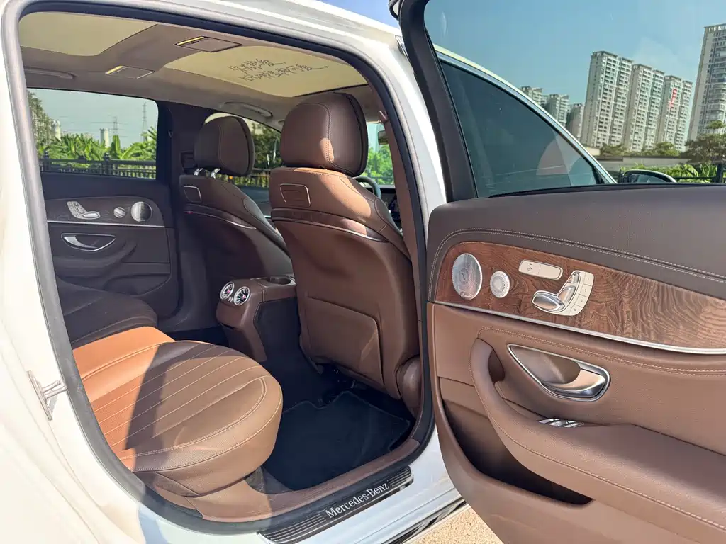 Mercedes-Benz E-Class — миниатюра 13