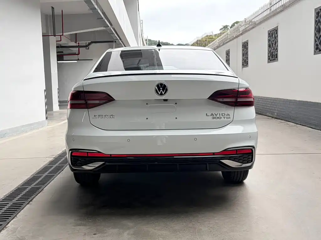 Volkswagen Lavida — миниатюра 4