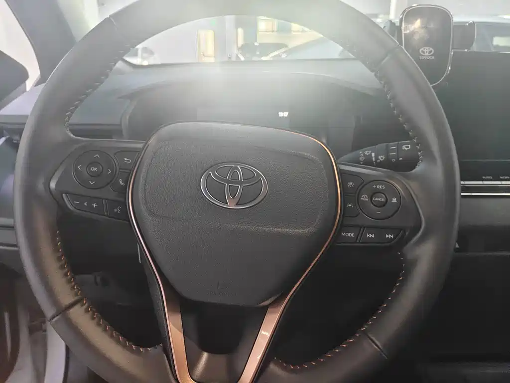 Toyota Frontlander — миниатюра 6