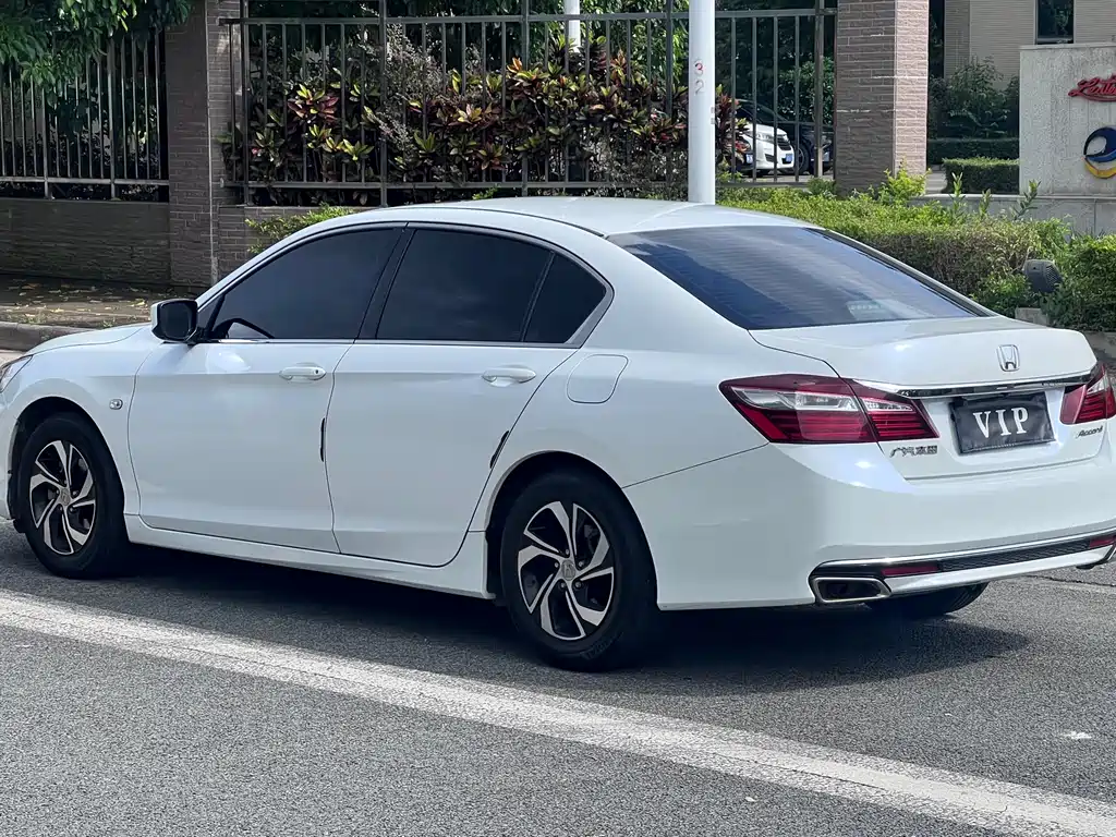 Honda Accord — миниатюра 6