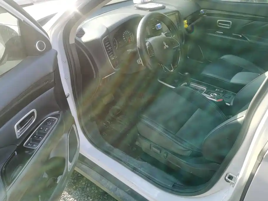 Mitsubishi Outlander — миниатюра 9