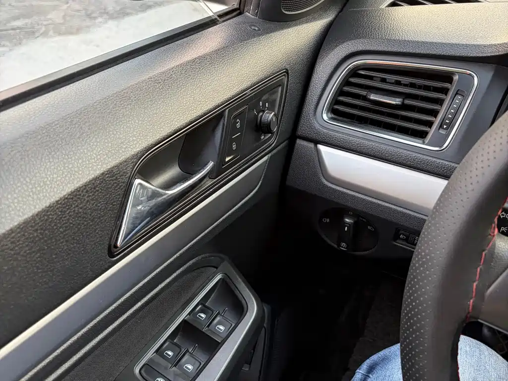 Volkswagen Lavida — миниатюра 18