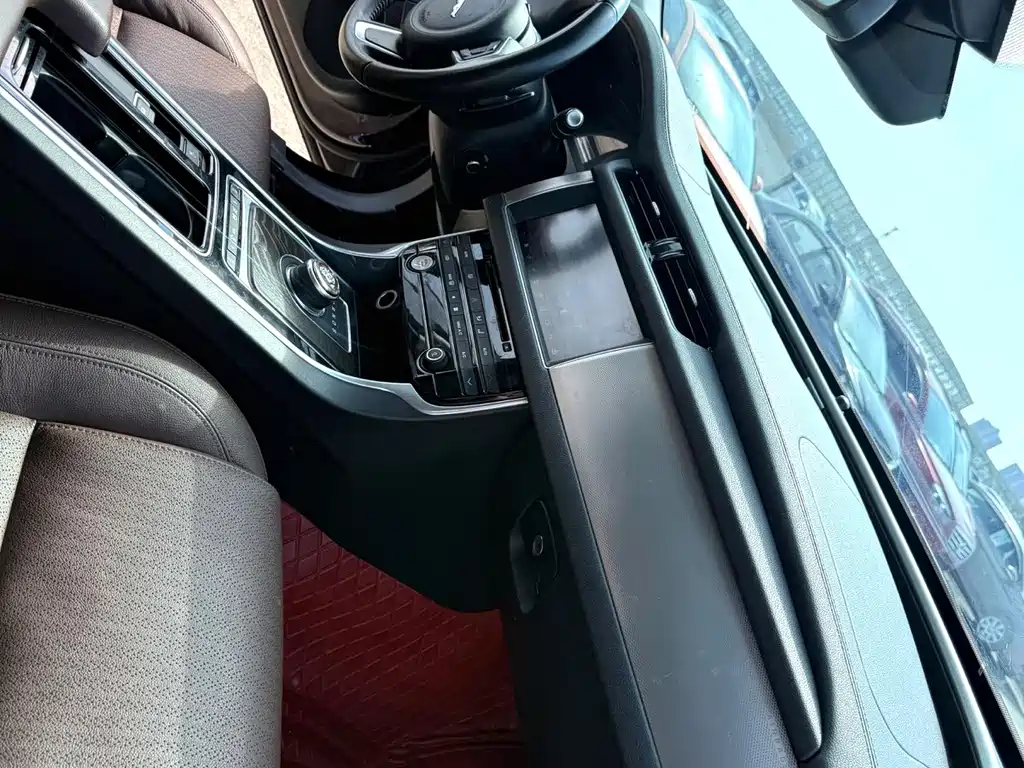 Jaguar XFL — миниатюра 13