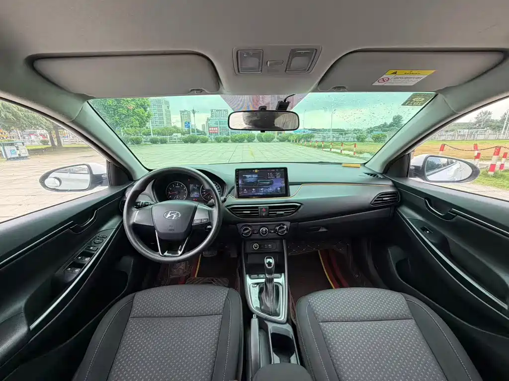 Hyundai Elantra — миниатюра 6