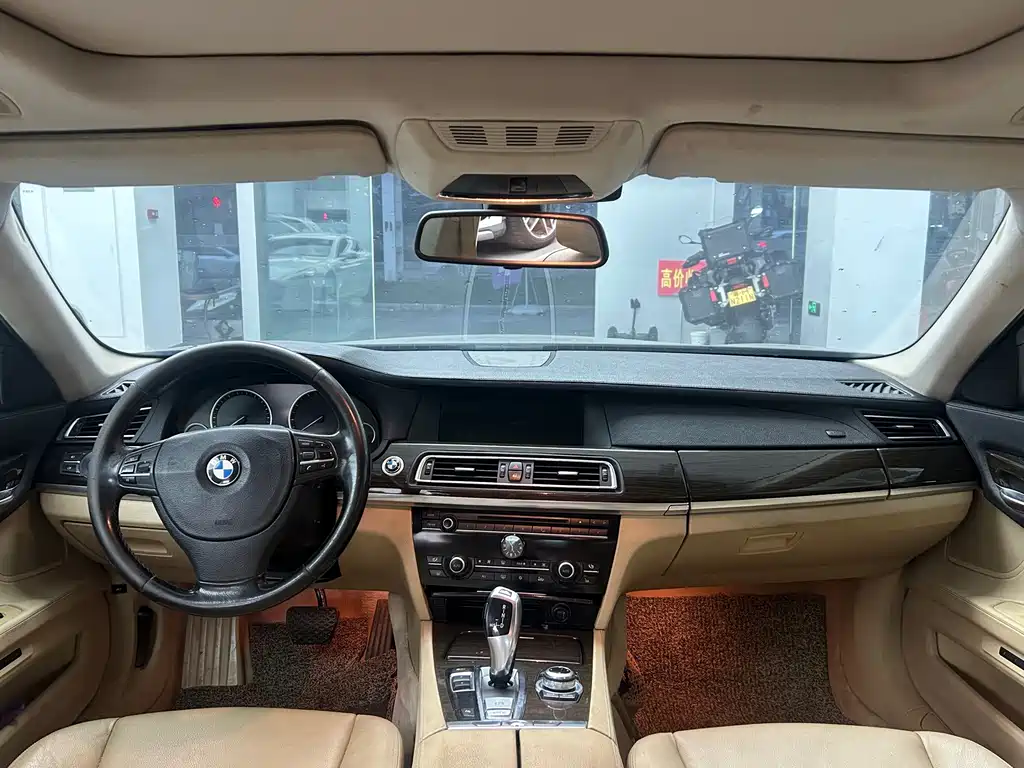 BMW 7 Series — миниатюра 4