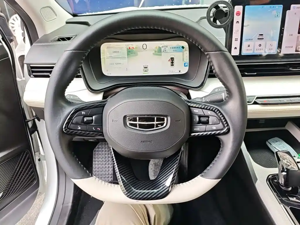 Geely L HiP — миниатюра 11