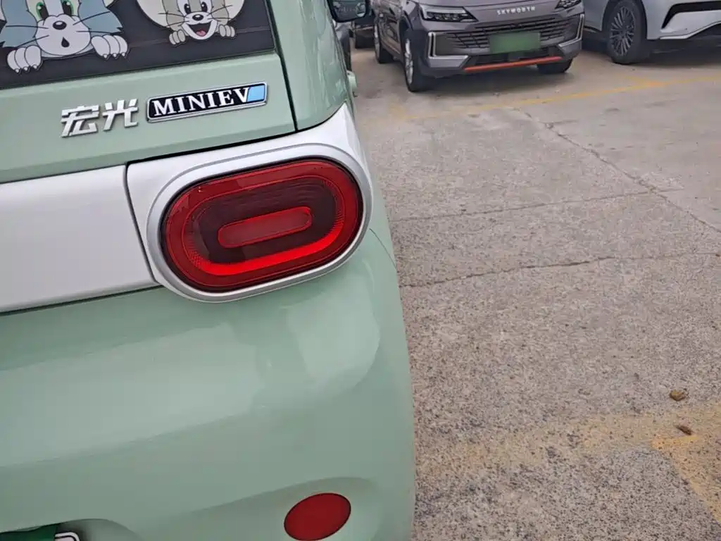 Wuling MINIEV — миниатюра 8