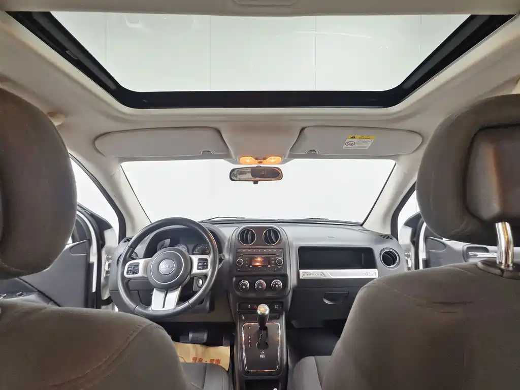 Jeep Compass (Import) — миниатюра 10