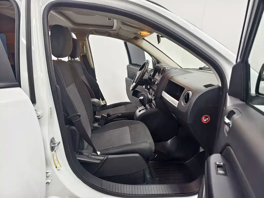 Jeep Compass (Import) — миниатюра 14
