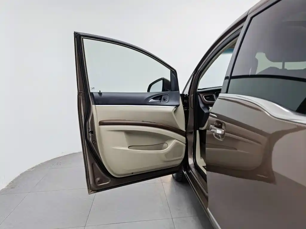 Buick GL8 — миниатюра 8