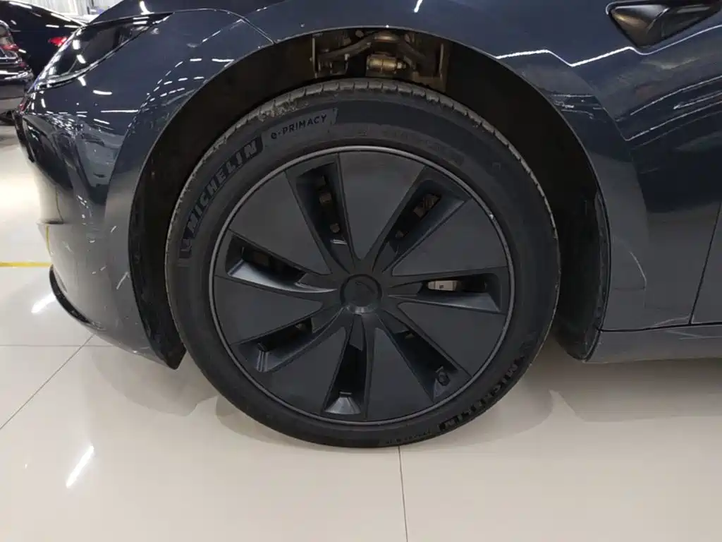Tesla Model 3 — миниатюра 23
