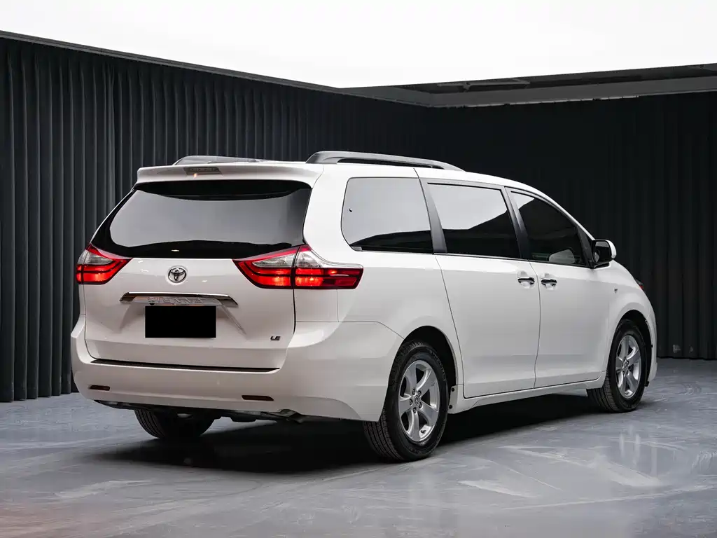 Toyota Sienna — миниатюра 6