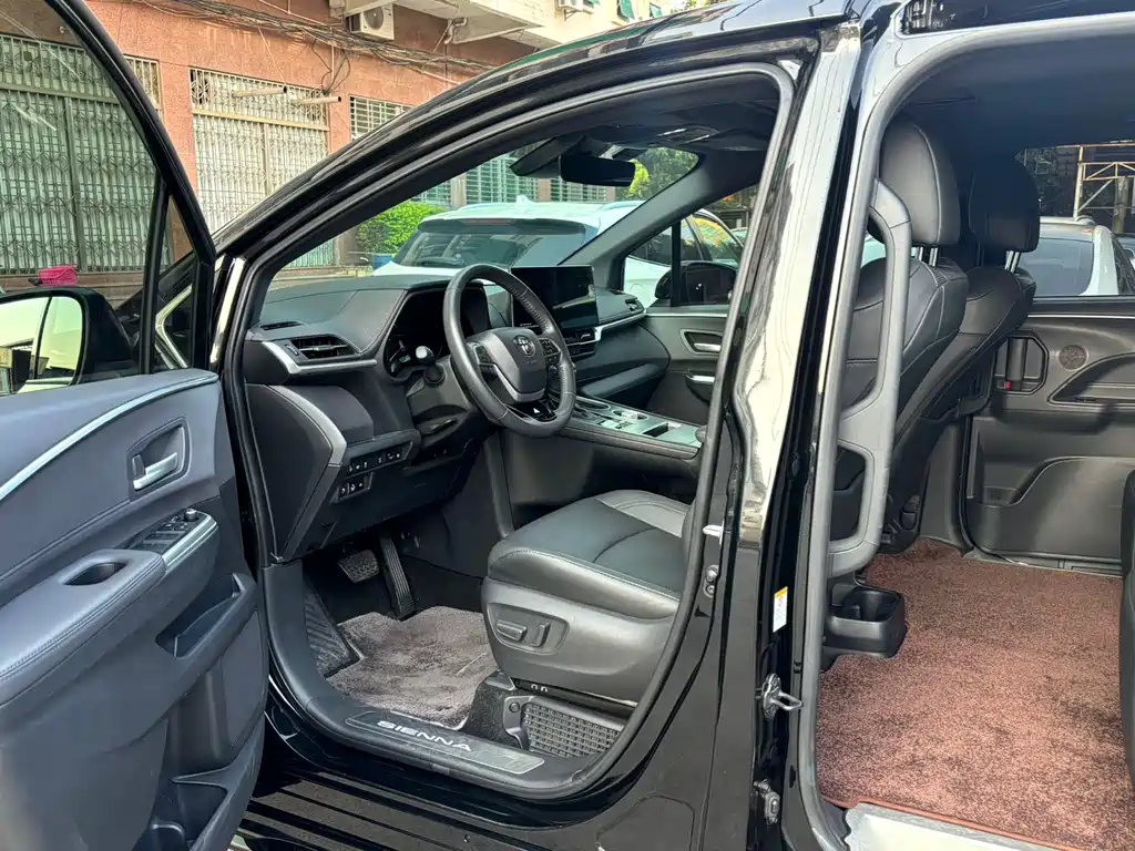 Toyota Sienna 2023 2.5L Luxury