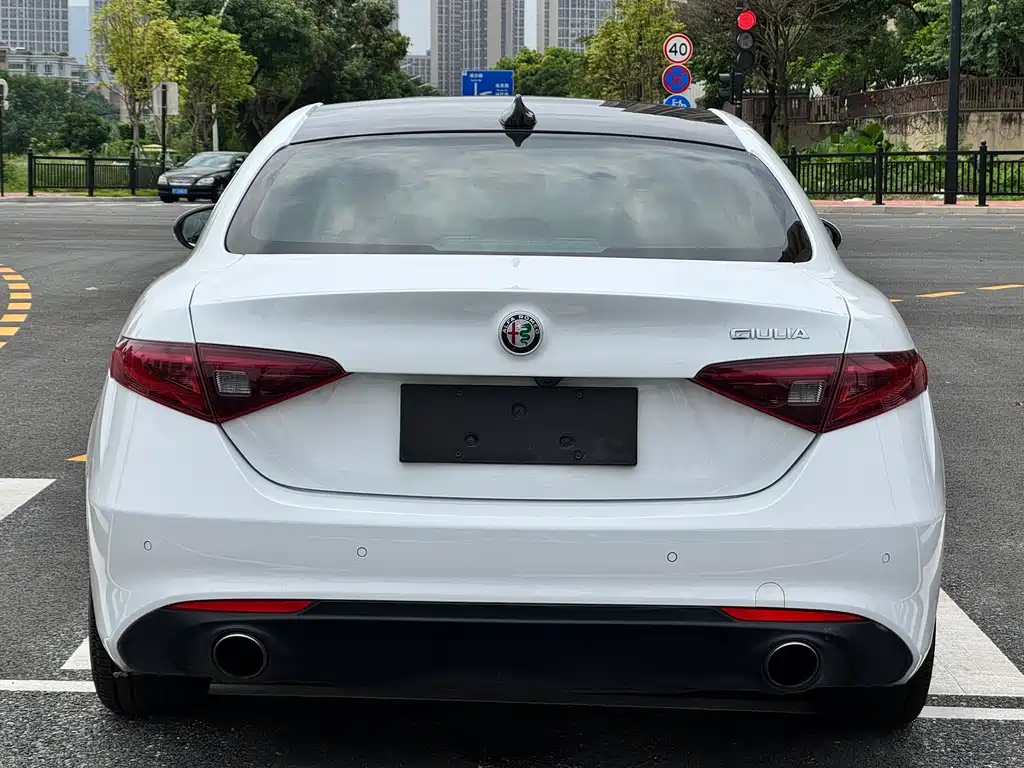 Alfa Romeo Giulia — миниатюра 10