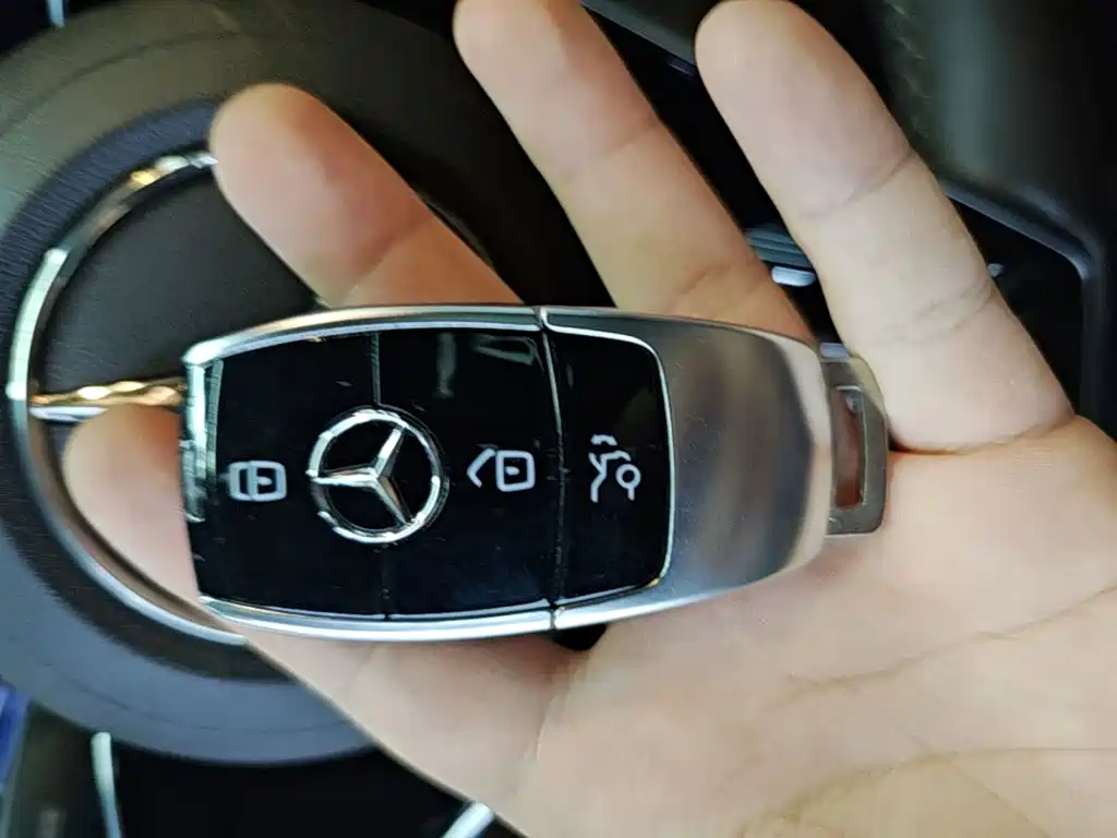 Mercedes-Benz E-Class — миниатюра 9