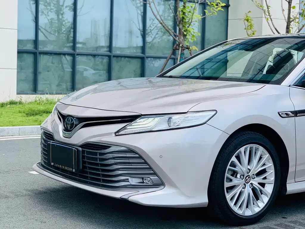 Toyota Camry — миниатюра 18