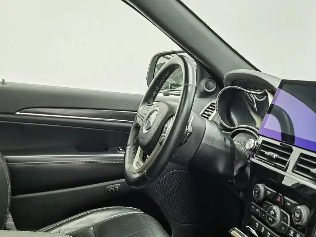 Jeep Grand Cherokee (Import) — миниатюра 22