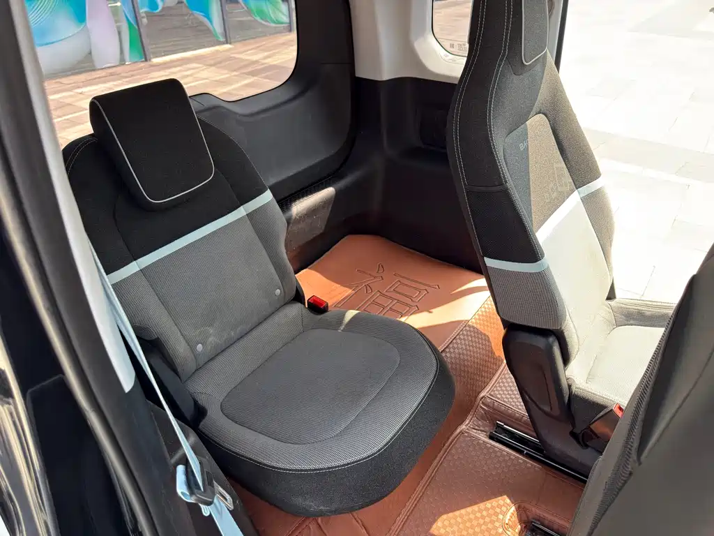 Baojun E300 — миниатюра 10