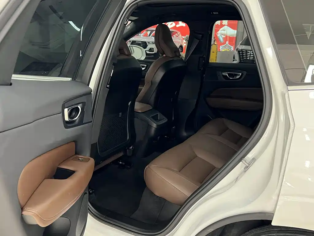 Volvo XC60 2024 B5 Luxury