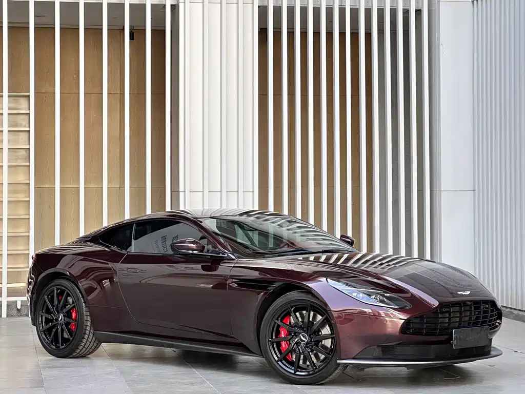 ASTON MARTIN DB11