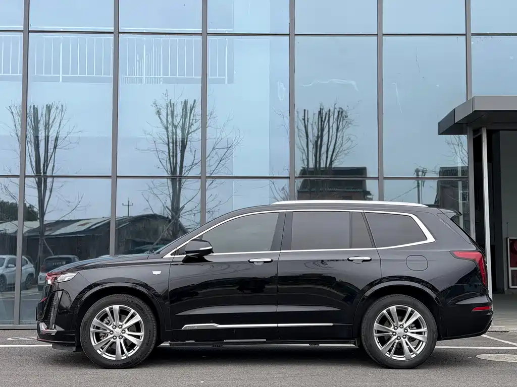 CADILLAC XT6