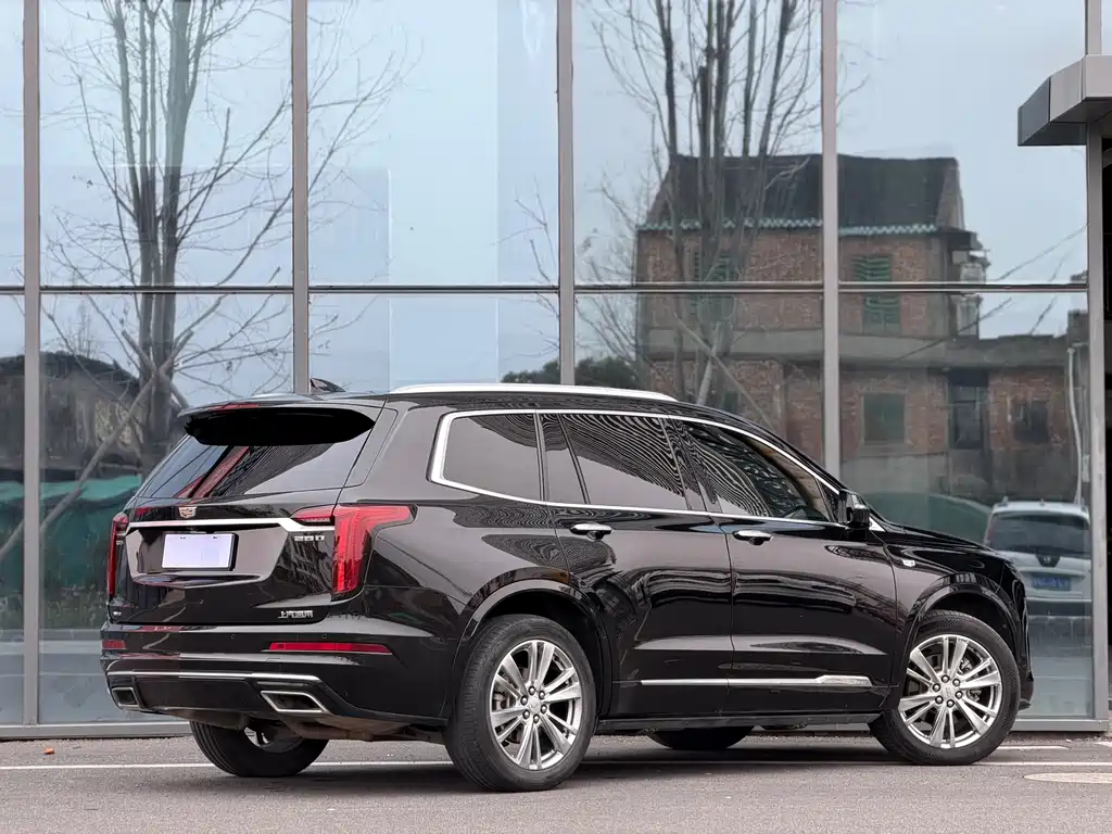 CADILLAC XT6