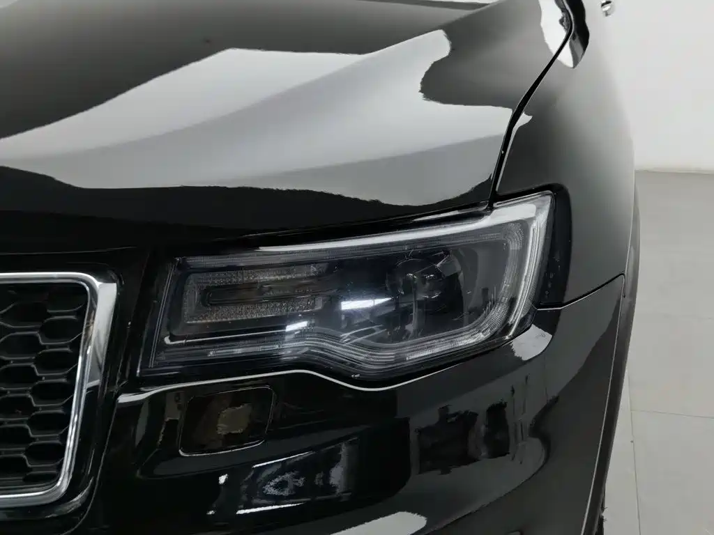 Jeep Grand Cherokee (Import) — миниатюра 7