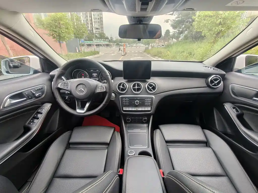 Mercedes-Benz GLA — миниатюра 11