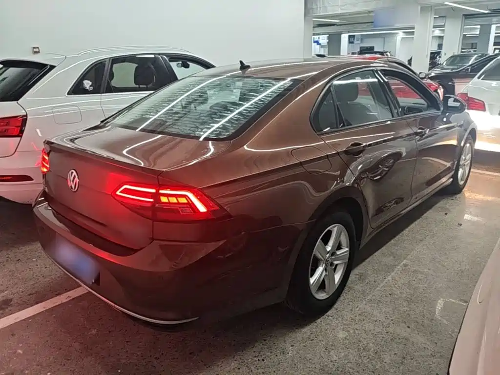 Volkswagen Lamando 2019 230TSI DSG V