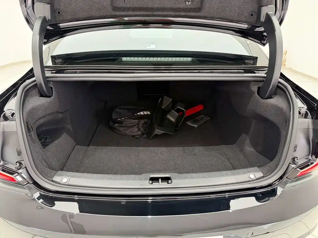 Volvo S90 PHEV — миниатюра 24