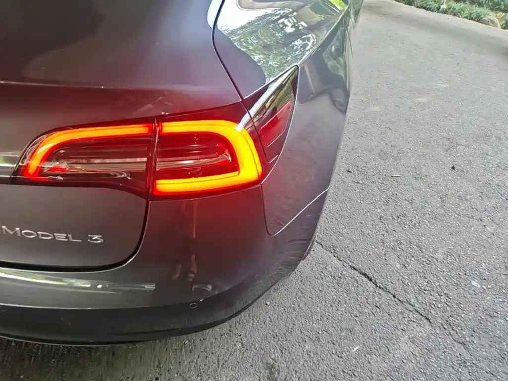 Tesla Model 3 — миниатюра 8
