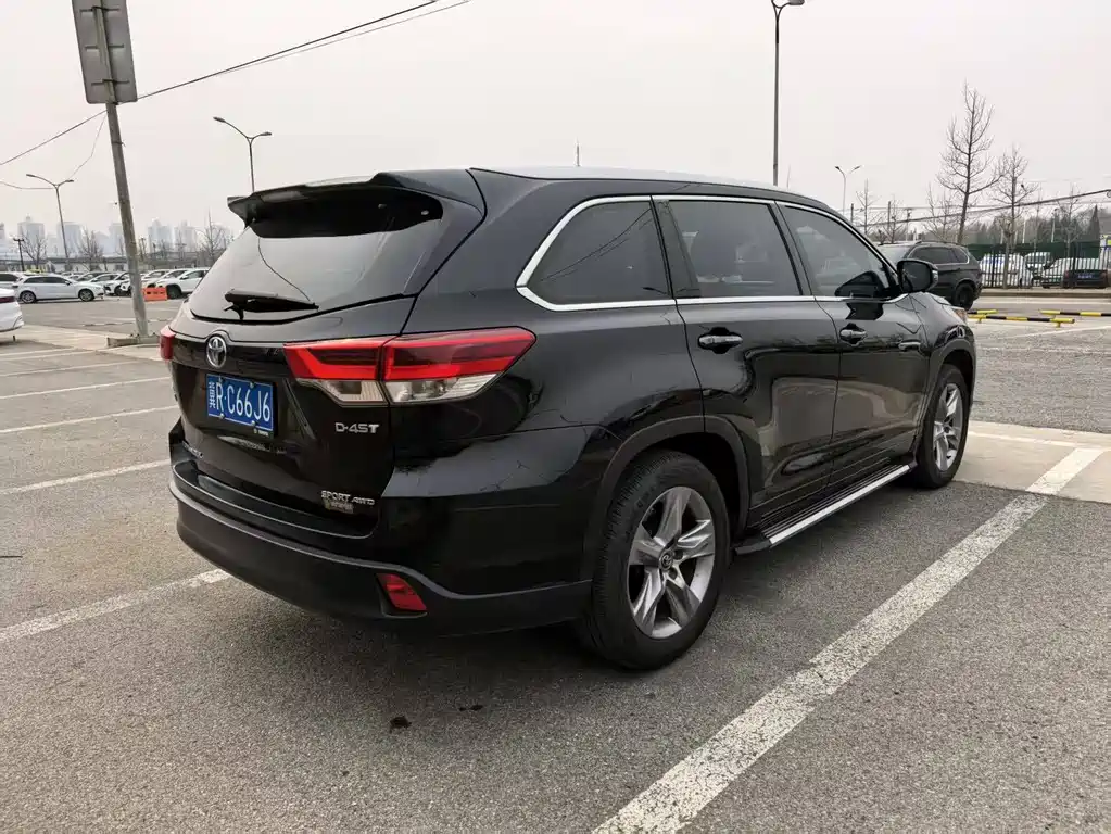 TOYOTA HIGHLANDER