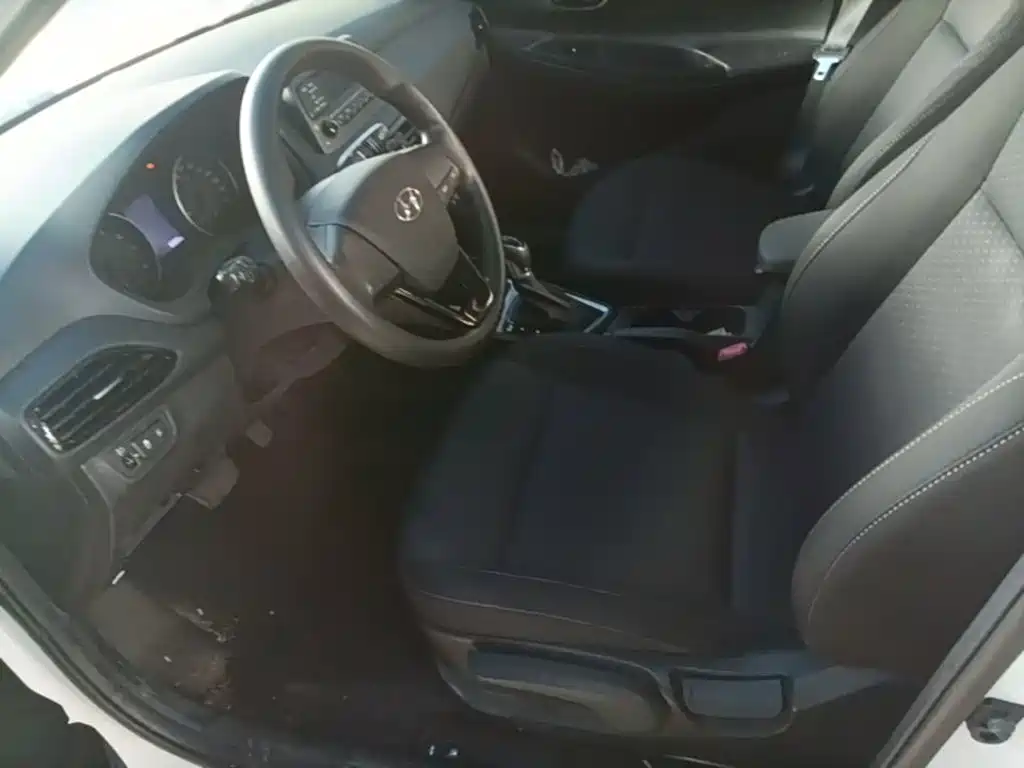 Hyundai Elantra — миниатюра 15