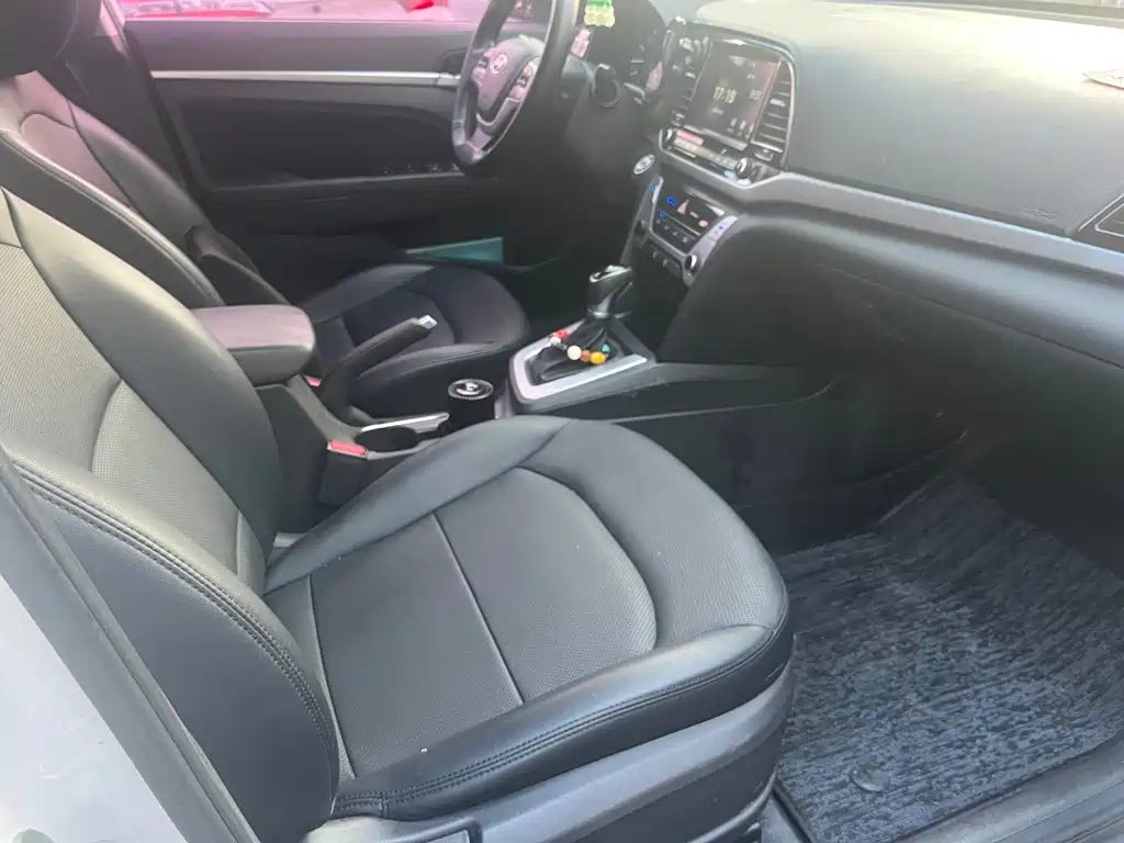 Hyundai Elantra — миниатюра 7